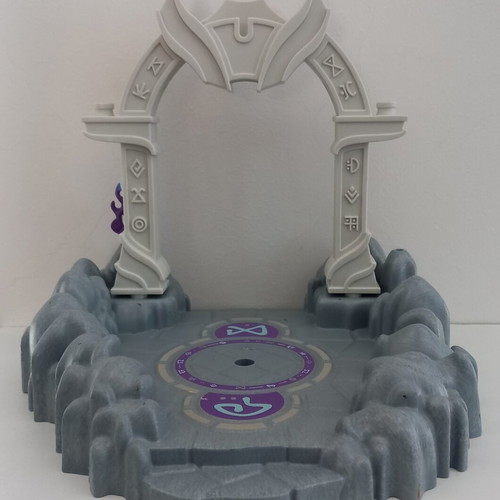 Playmobil Novelmore Shrine of the Magic Armor like new, base only