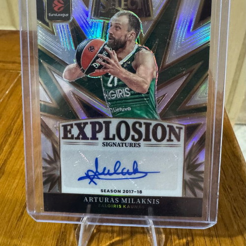 Arturas Milaknis Explosion Signatures basketball card