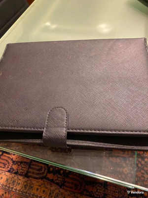 Tablet case with built-in micro USB keyboard like new
