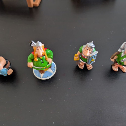Asterix Magic Kinder figures like new, for collectors