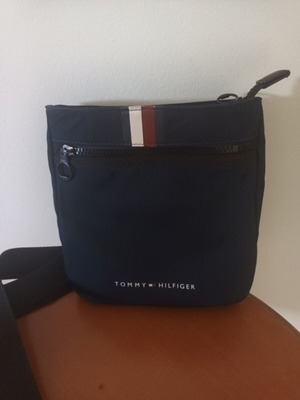 Τσάντα Tommy Hilfiger χιαστί σαν καινούργιο, μπλε ναυτικό