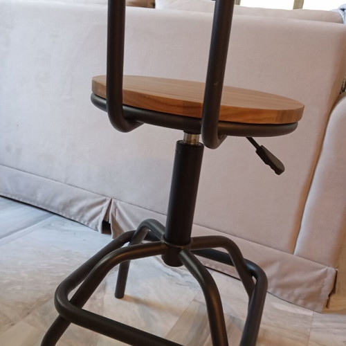 Home Deco Factory metal bar stool like new with adjustable height and wooden seat