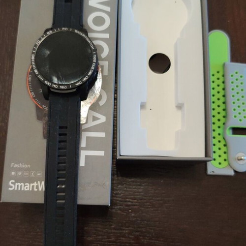 Smart Watch like new with large screen and extra strap