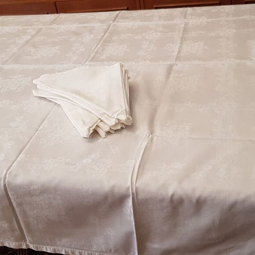 Cotton rectangular white tablecloth like new with 10 napkins