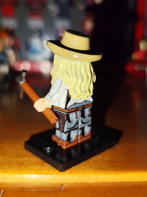 Φιγούρα Sadie Adler σαν καινούργιο με βάση, καραμπίνα, τσεκούρι