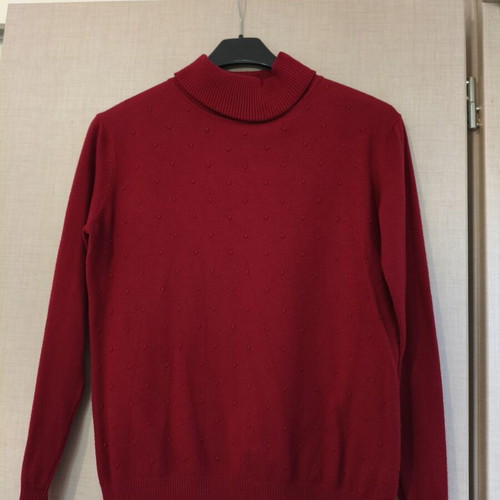 Women's red mock neck sweater with embossed design size M like new