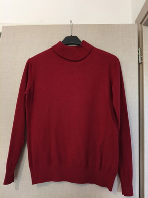 Women's red mock neck sweater with embossed design size M like new