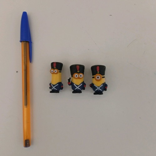 Thinkway Toys Micro Minions Playset used, soldier Minions set