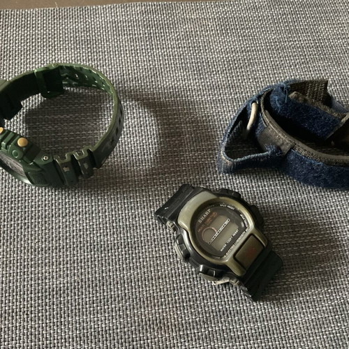 Sharp electronic watches used, set of 2 for parts