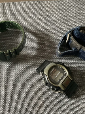 Sharp electronic watches used, set of 2 for parts