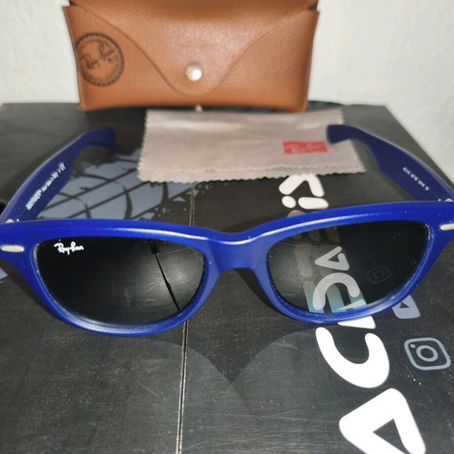 Ray Ban Wayfarer RB2140 sunglasses like new, blue frame, grey lenses
