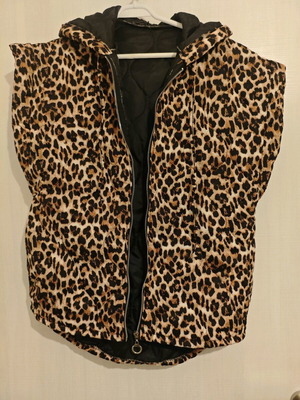 Quilted leopard vest jacket like new, one size