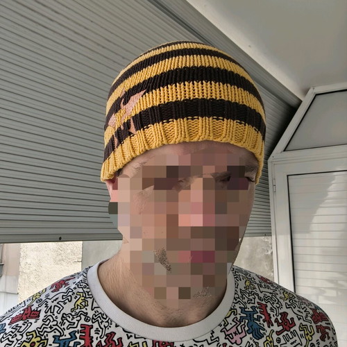 Knitted striped beanie like new, yellow and brown