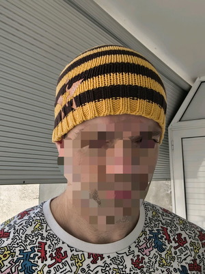 Knitted striped beanie like new, yellow and brown