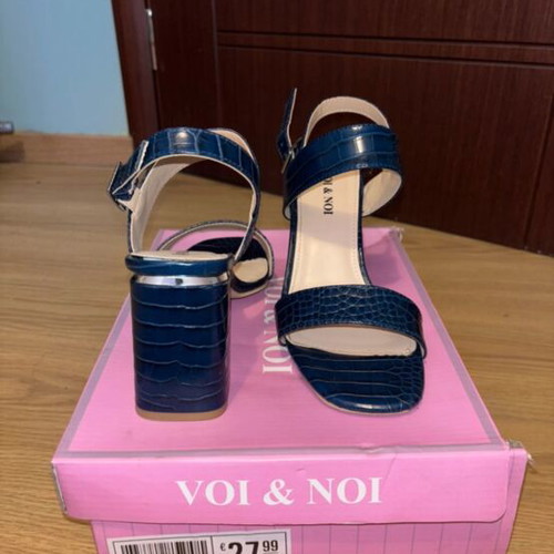 Blue crocodile sandals like new with silver detail