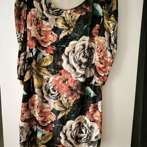 Floral dress new, short long-sleeve, velvet texture, one size