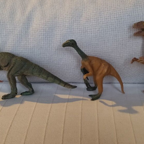 Dinosaur figures like new, set of 16