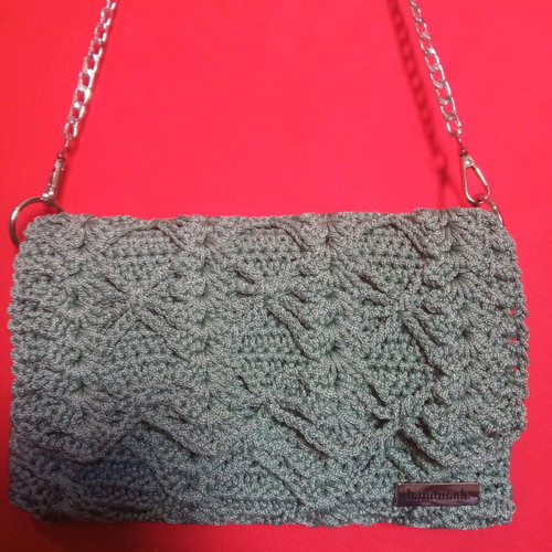 Handmade knitted shoulder bag with silver chain, new