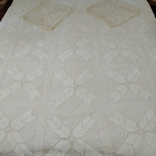 Handmade knitted blanket new for double bed with two pillowcases