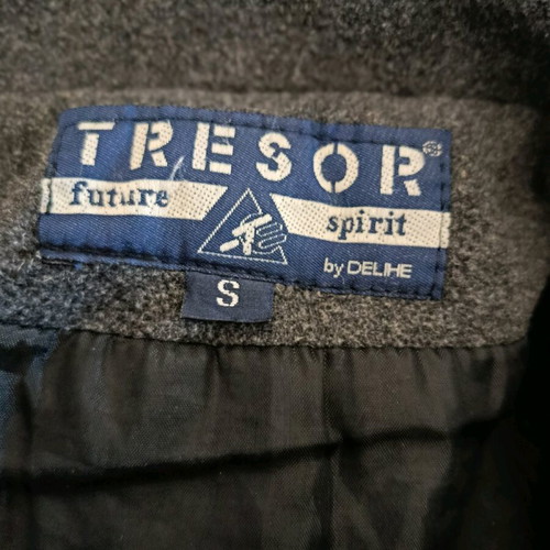 Tresor Short Grey Coat Like New With Belt