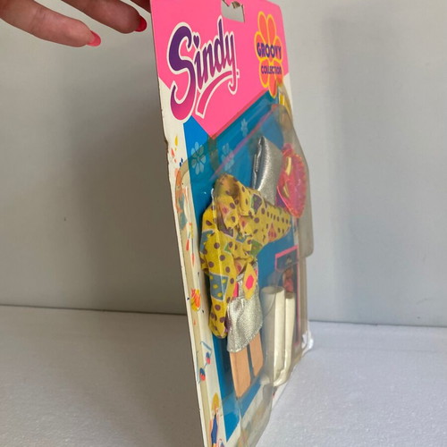 Hasbro Sindy Fashions Groovy Collection outfit with accessories 1991 new
