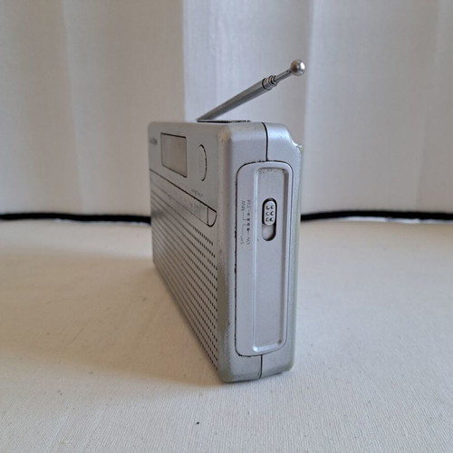 Medion MD 82157 radio used, battery powered with digital tuner and alarm clock