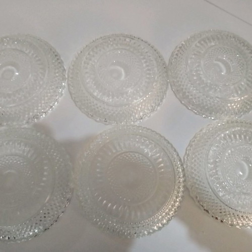 Dessert plates set of 6 and vase in excellent condition