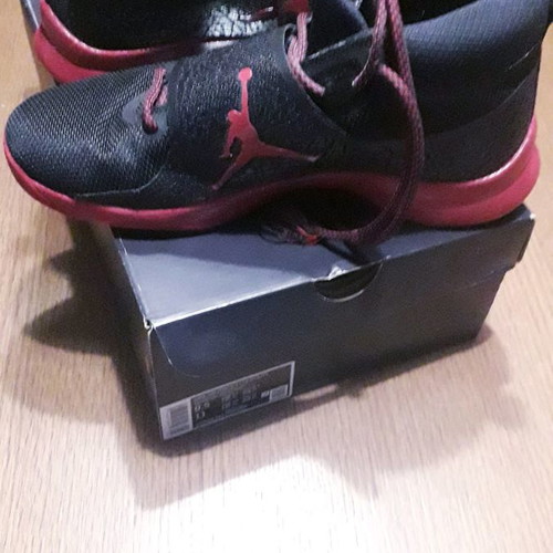 Nike Jordan basketball shoes like new, size 42.5 with box