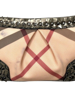 Burberry чанта за рамо употребявана, бежова и сребърна лакова кожа