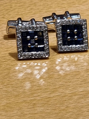 K18 white gold cufflinks with sapphires and brilliant with gemological certificate