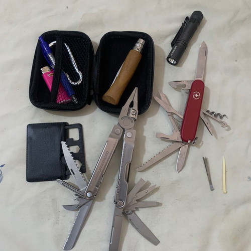 Leatherman Rebar multitool set used with gifts