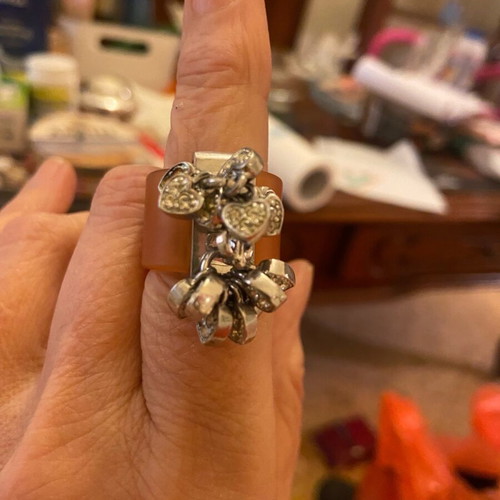Ring with salmon rubber and beautiful designs like new