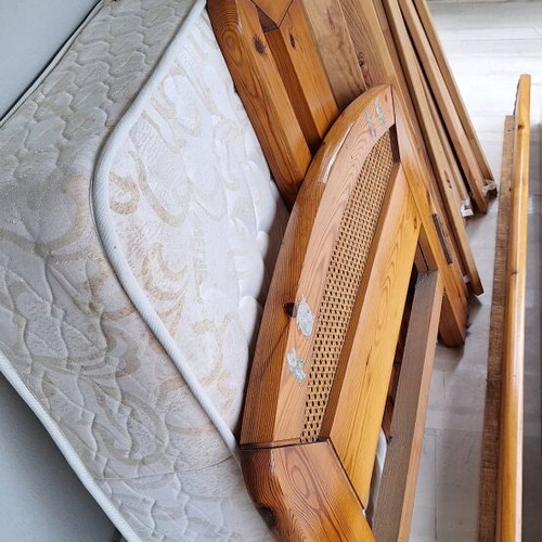 Bed with Media Strom mattress like new