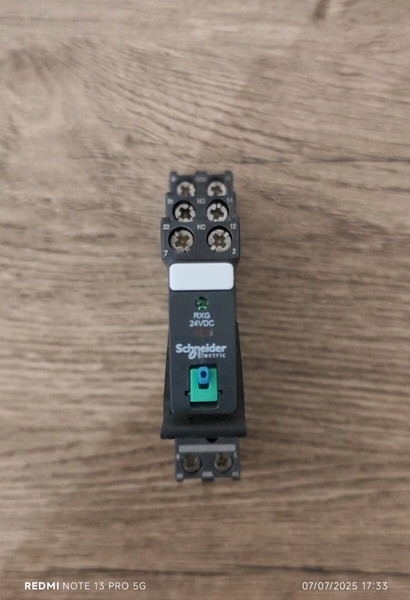 Ρελέ Schneider RG2E1S48M 24VDC 5A με βάση