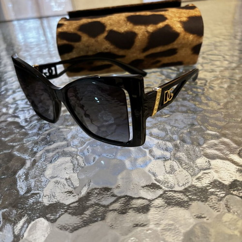 Dolce & Gabbana sunglasses like new, black glossy acetate with gold logo