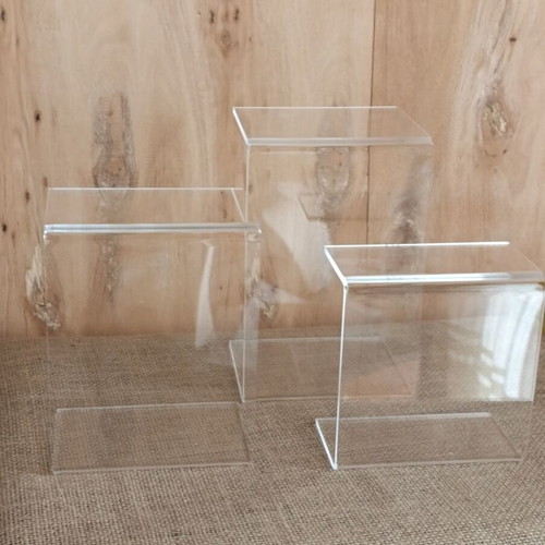Jewelry display stands set of 3 made of plexiglass like new