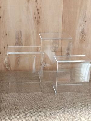 Jewelry display stands set of 3 made of plexiglass like new