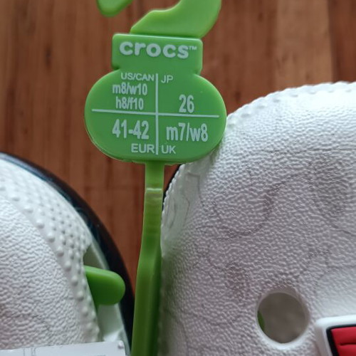 Crocs Peanuts Snoopy Unisex Size 41-42 New in Packaging