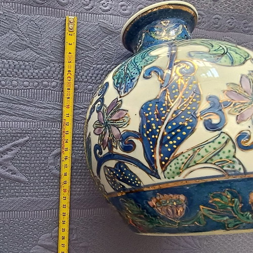 Vintage decorative handpainted vase like new