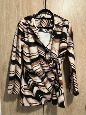 Zara type jacket size Medium new with side zipper