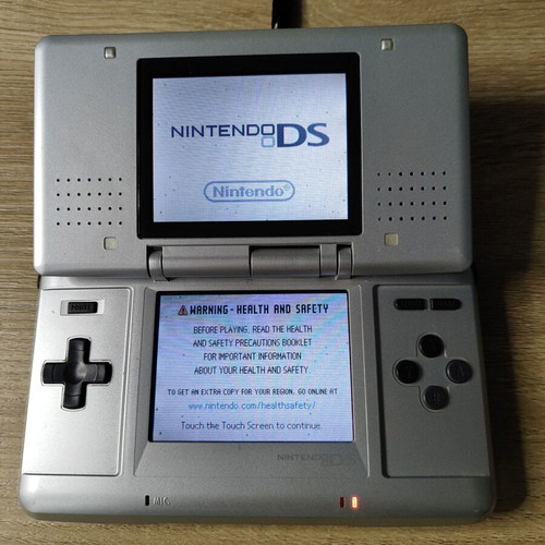 Nintendo DS (2004) used without charger and stylus