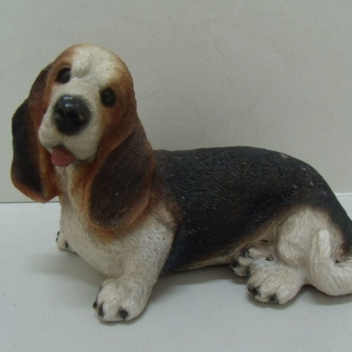 Old dog figure used, size 13.5x8.5x6 cm, synthetic and polyresin