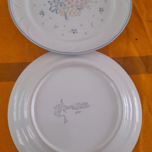 Set of 2 shallow fruit plates