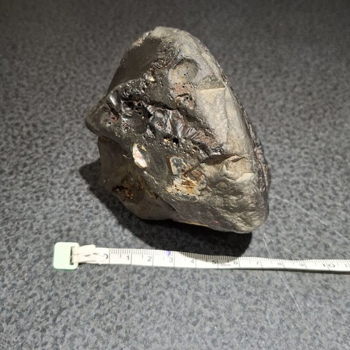 Industrial slag collectible 964g with golden inclusions, used