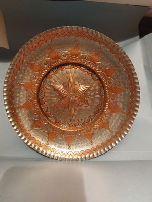 Decorative bronze plate 21 cm like new