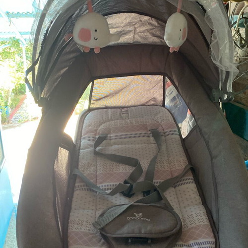 Relax baby electric rocker with melodies and remote control like new