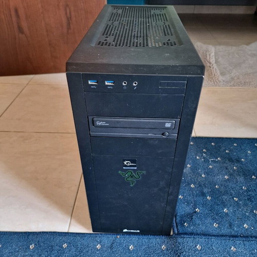 Computer case used with slots for 4 SSD, 4 HDD and CD player