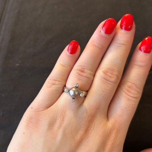 Silver 925 ring with white stones like new