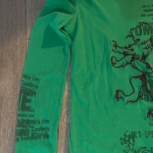 Long-sleeve top like new, green with graphic prints