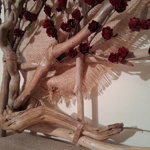 Handmade wall decor with driftwood and linen, 35x35 cm